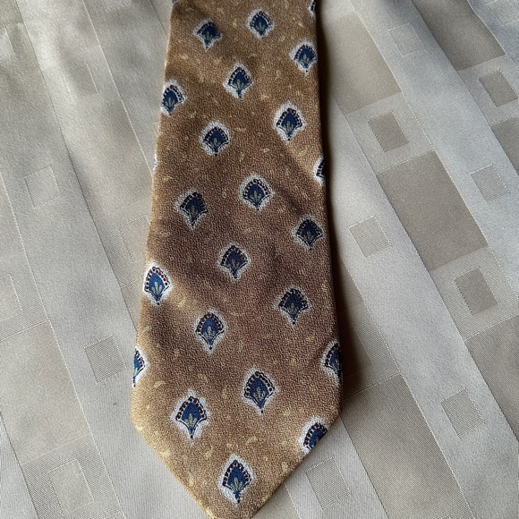 100% Silk Lands End Patterned Gold Tie with Blue Accents 63” long - Picture 1 of 7